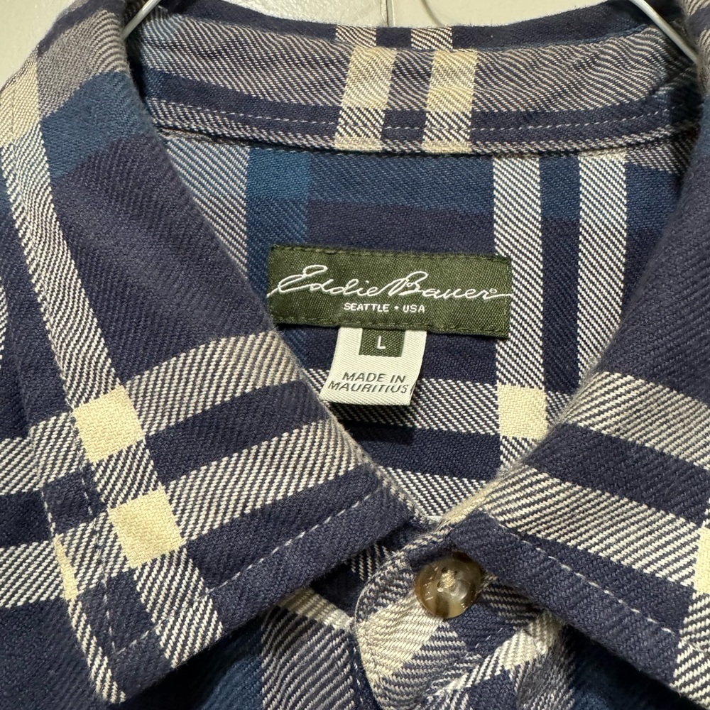 Eddie Bauer Men's Large Blue White Plaid Flannel Shirt Lightweight, Long Sleeve - Picture 5 of 7